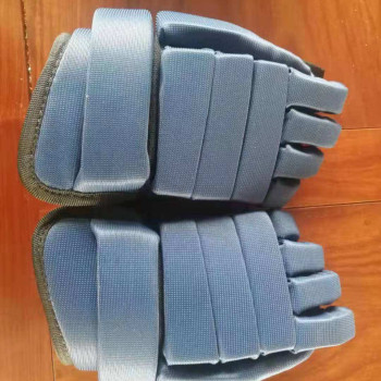 Ice hockey gloves